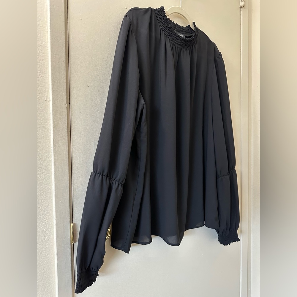 Eloquii ✨ Black Semi-Sheer Long Balloon Sleeve Top Size 20 - Picture 2 of 4